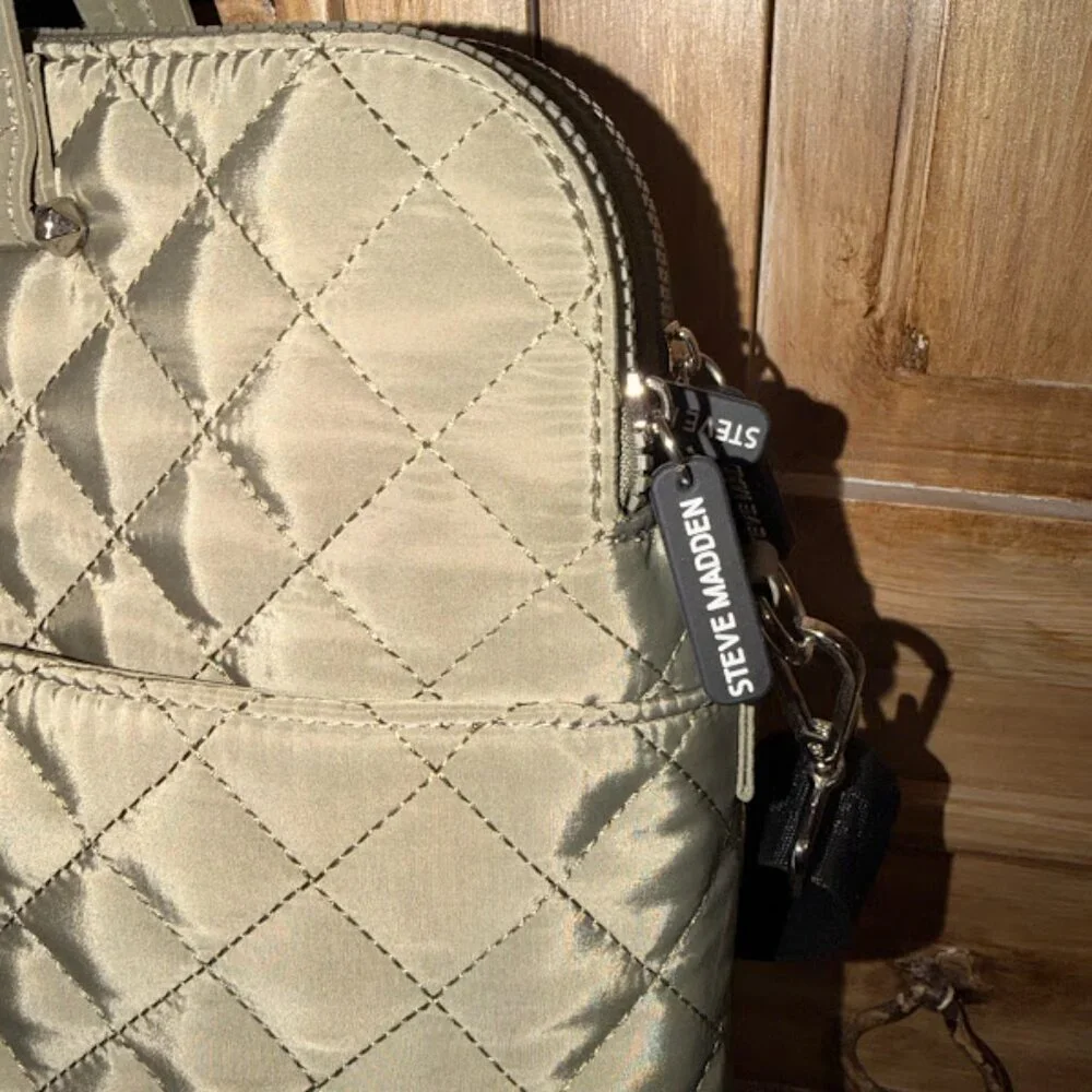 Like New~ Steve Madden Quilted Laptop Bag~ Olive Green~ Lots of Pockets (Bin 8)